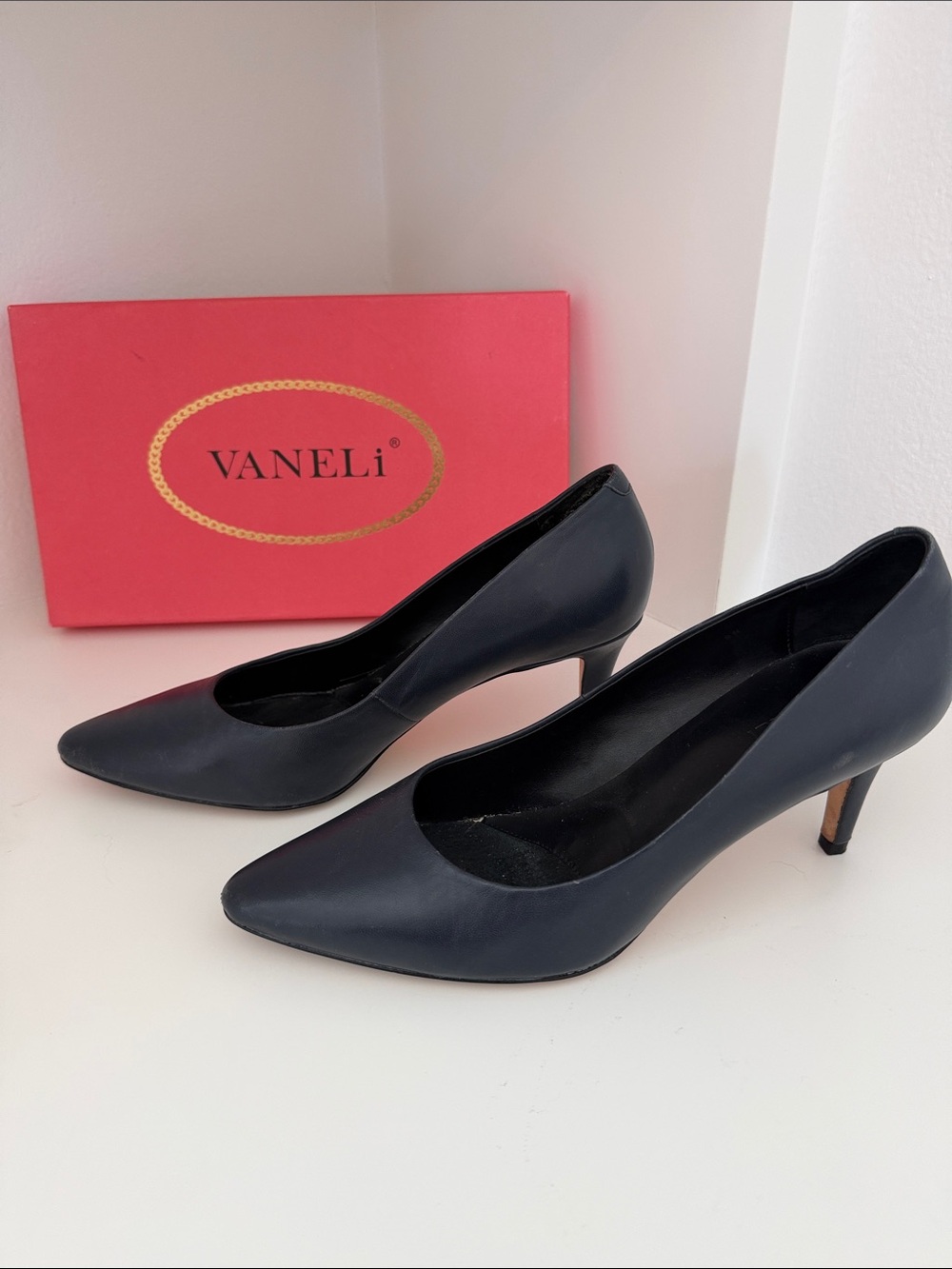 Vaneli 9Narrow Classic Pointed-Toe Navy Pumps
